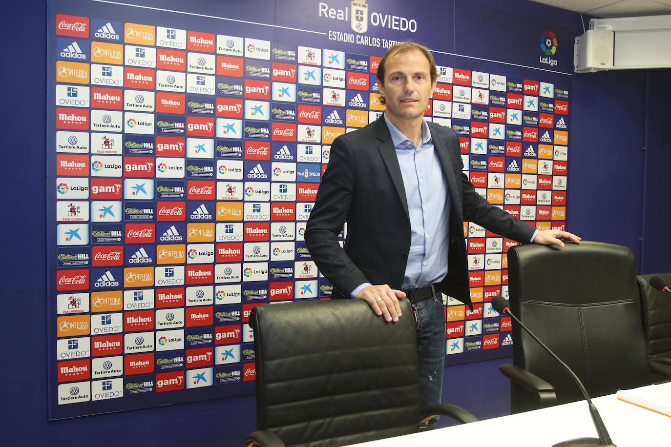 El director deportivo del Real Oviedo, Francesc Arnau, ha fallecido a los 46 años. Su pérdida se produce año y medio después de su llegada a la capital asturiana, donde estaba abordando el reto de dibujar un nuevo proyecto tras asegurar la permanencia del club en Segunda.