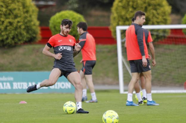 El Sporting se rearma para el desenlace