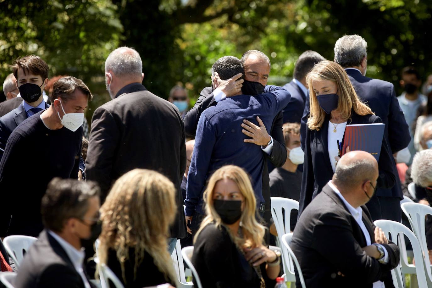 Este lunes tuvo lugar en Planes d'Hostoles, Girona, el funeral de Francesc Arnau, exportero del FC Barcelona y del Málaga y director deportivo del Real Oviedo Arnau falleció en la madrugada del 22 de mayo a los 46 años. 