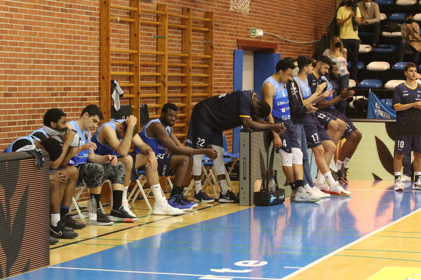 El Liberbank Oviedo cayó este martes en Pumarín ante el Leyma Coruña por 69-70, por lo que queda eliminado del play off.