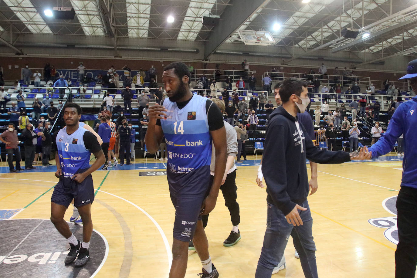 El Liberbank Oviedo cayó este martes en Pumarín ante el Leyma Coruña por 69-70, por lo que queda eliminado del play off.