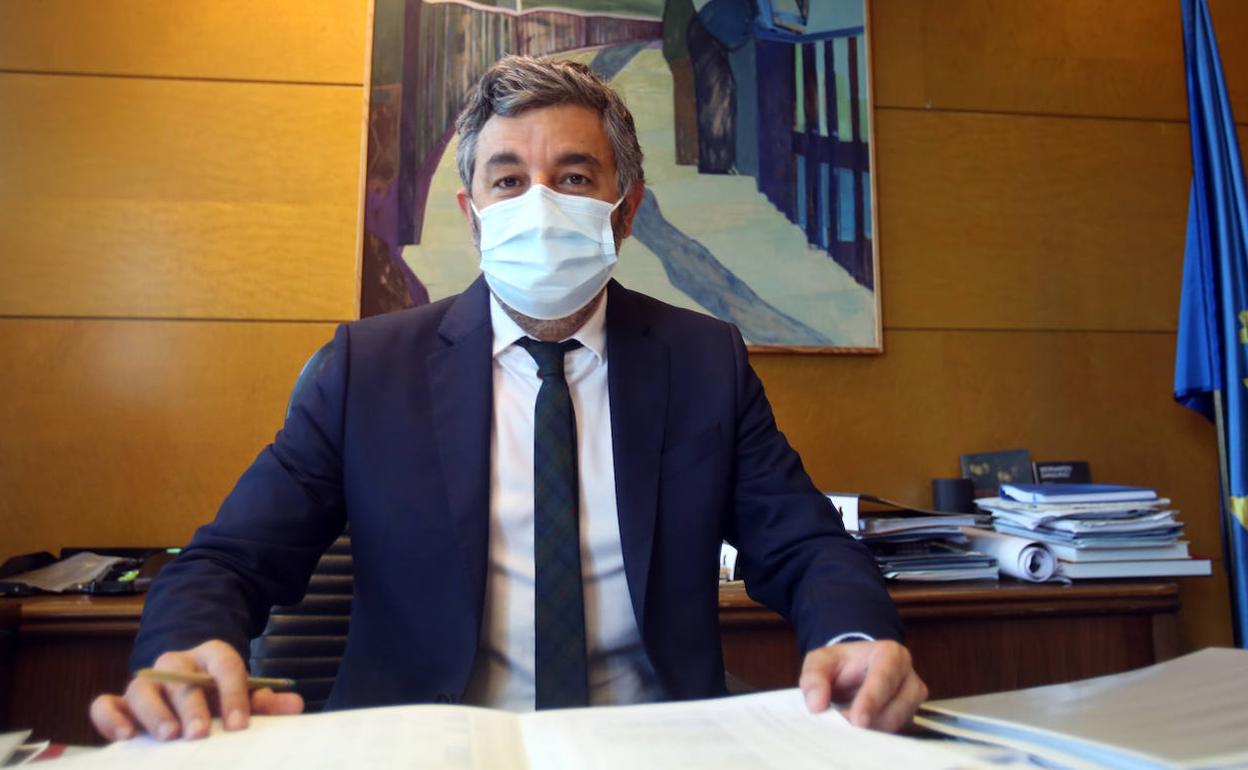 El consejero Alejandro Calvo 