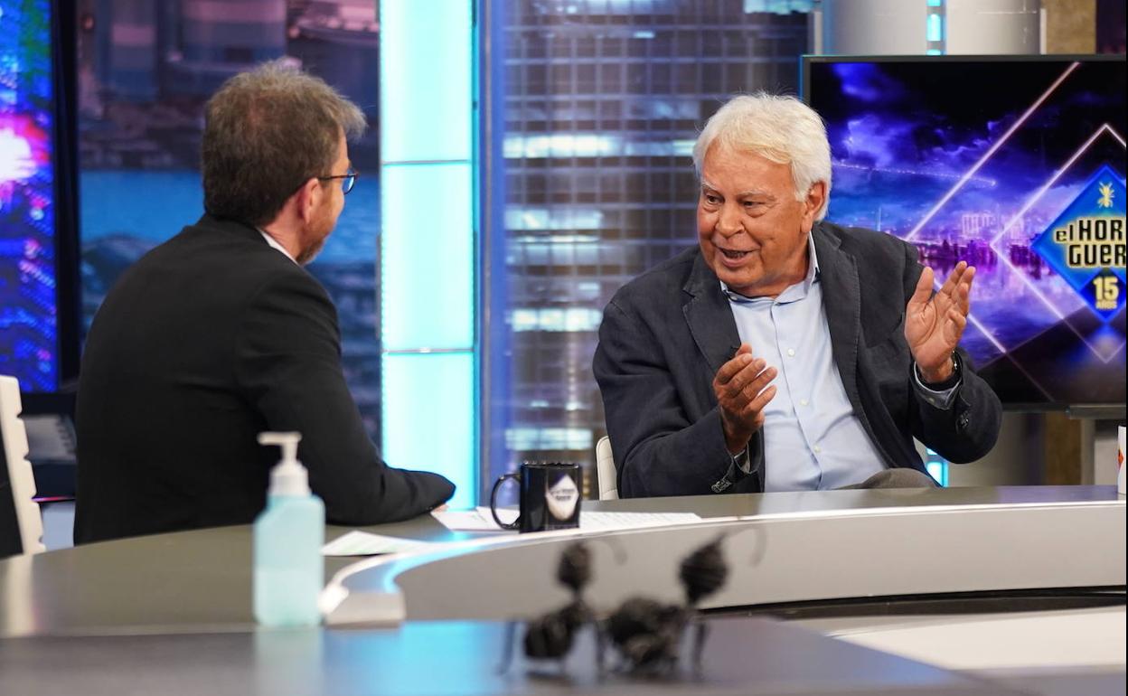 Pablo Motos y Felipe González en 'El Hormiguero'