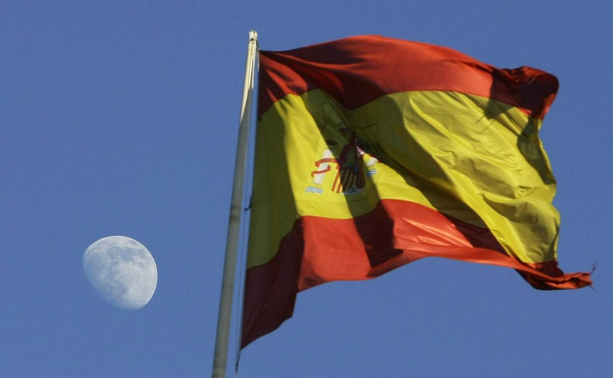 Murcia aprueba la moción de Vox para que el himno de España suene en los colegios