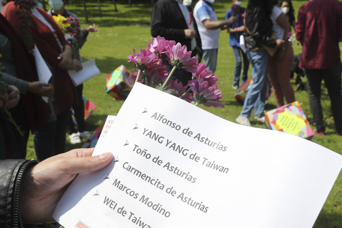 El memorial del sida en el Bosque de la Memoria de Los Pericones homenajeó a las víctimas de un enfermedad que necesita del reciclaje de los profesionales para entender su comportamiento en la actualidad.