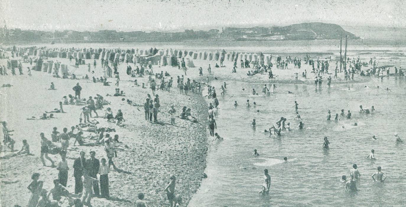 Este verano en el arenal gijonés no habrá ni casetas ni hamacas. La playa de San Lorenzo no contará un año más con estos tradicionales vestuarios que forman parte de la fisonomía de la playa desde que las generaciones pasadas y presentes tienen memoria. Si bien nacieron con la idea de constituir un pudoroso vestuario, enseguida los usuarios hicieron de ellas un verdadero club social y en la actualidad se han convertido en un referente turístico del verano gijonés. 