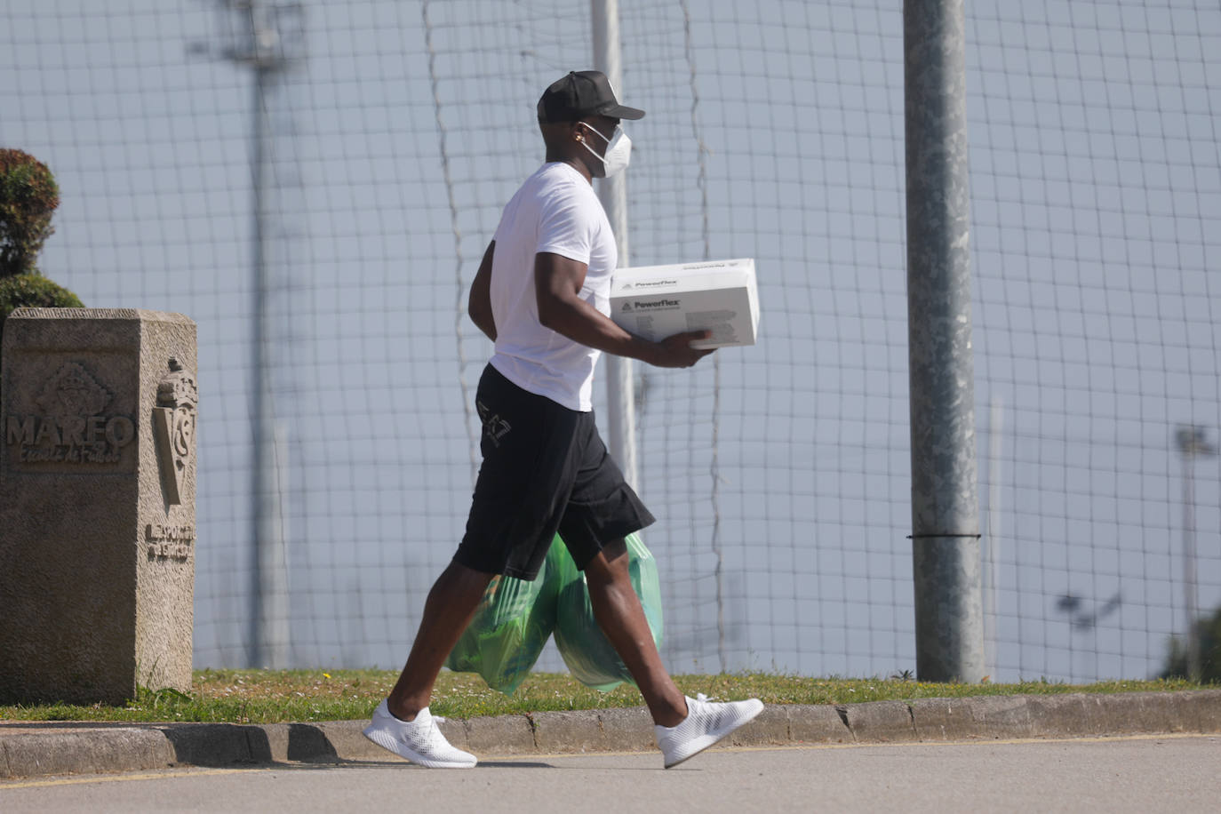 Algunos no volverán a las instalaciones sportinguistas, y otros lo harán el próximo 5 de julio cuando comience la pretemporada. Este lunes ha sido jornada de despedidas entre los integrantes de las filas rojiblancas. 