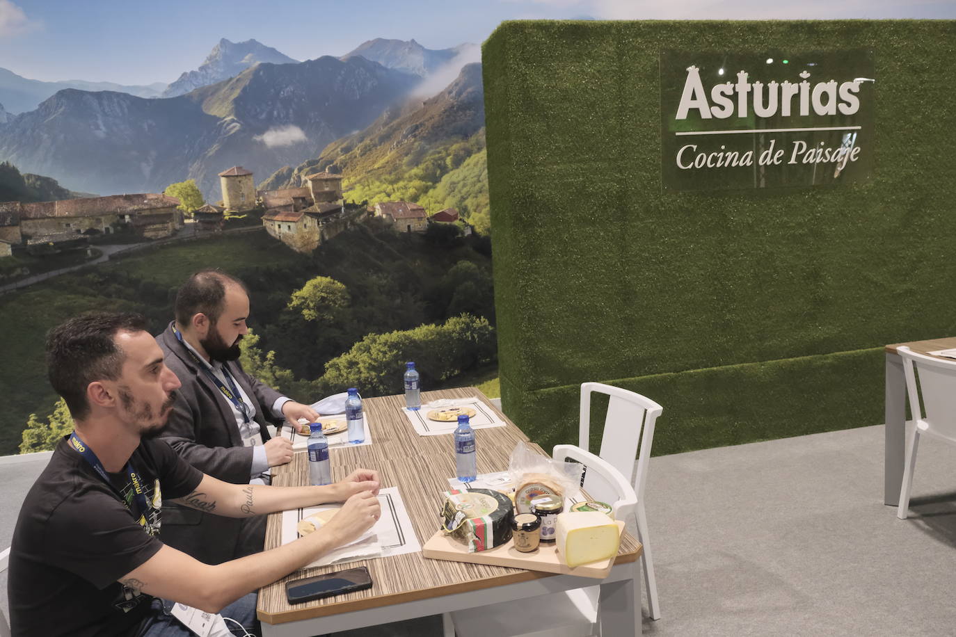 Los Alimentos del Paraíso Natural, como los quesos Ovín, de Varé y Cabrales, la crema de avellanas y cacao y los arándanos, clave en las primeras catas de Madrid Fusión