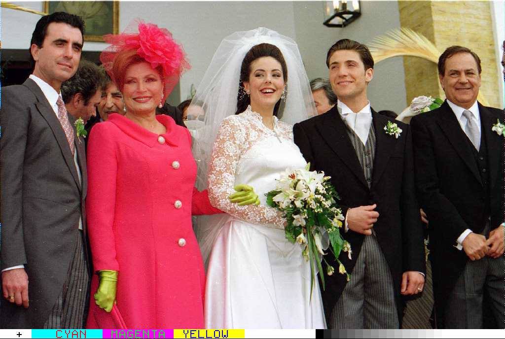 1996. Rocío Jurado junto a Ortega Cano y su exmarido Pedro Carrasco en la boda de Rocío Carrasco y Antonio David Flores