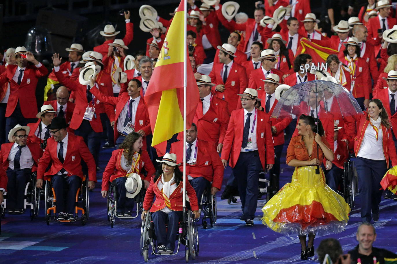 La nadadora es la primera deportista paralímpica en recibir el galardón y séptima mujer en la historia de los Premios Princesa de Asturias. Teresa Perales, que recoge el testigo de Carlos Sainz, recibe el premio en plena preparación para los Juegos de Tokyo.