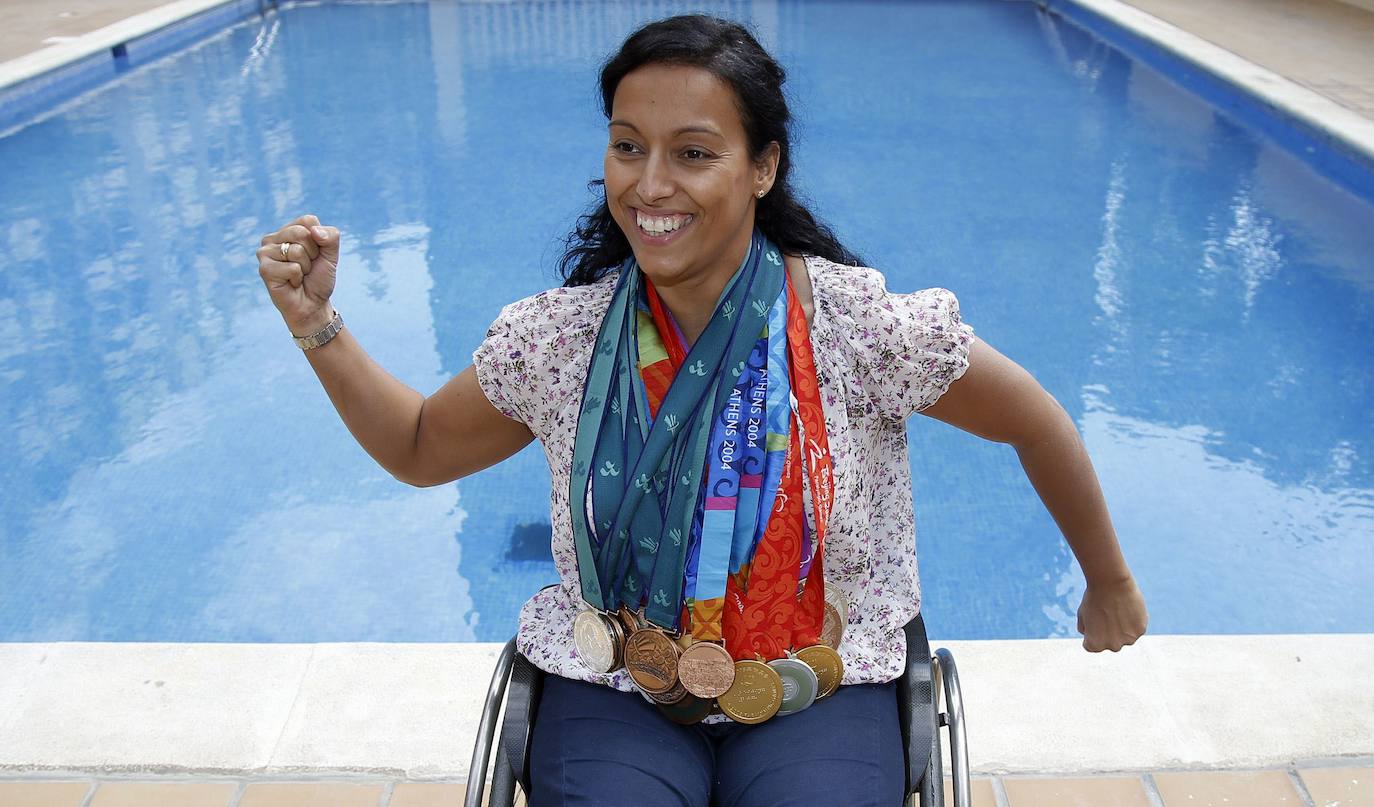 La nadadora es la primera deportista paralímpica en recibir el galardón y séptima mujer en la historia de los Premios Princesa de Asturias. Teresa Perales, que recoge el testigo de Carlos Sainz, recibe el premio en plena preparación para los Juegos de Tokyo.