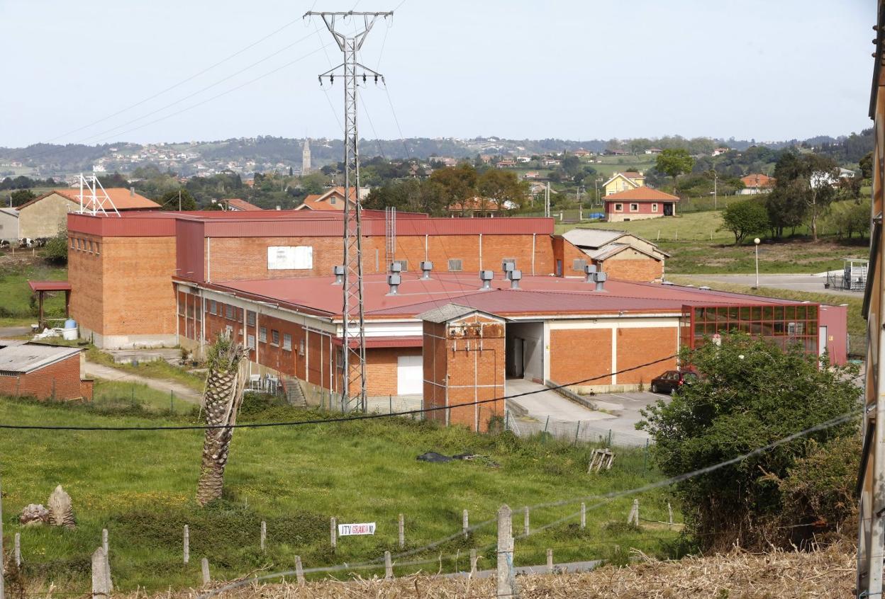 Nave de Granda donde se prevé la implantar la nueva estación de ITV. 
