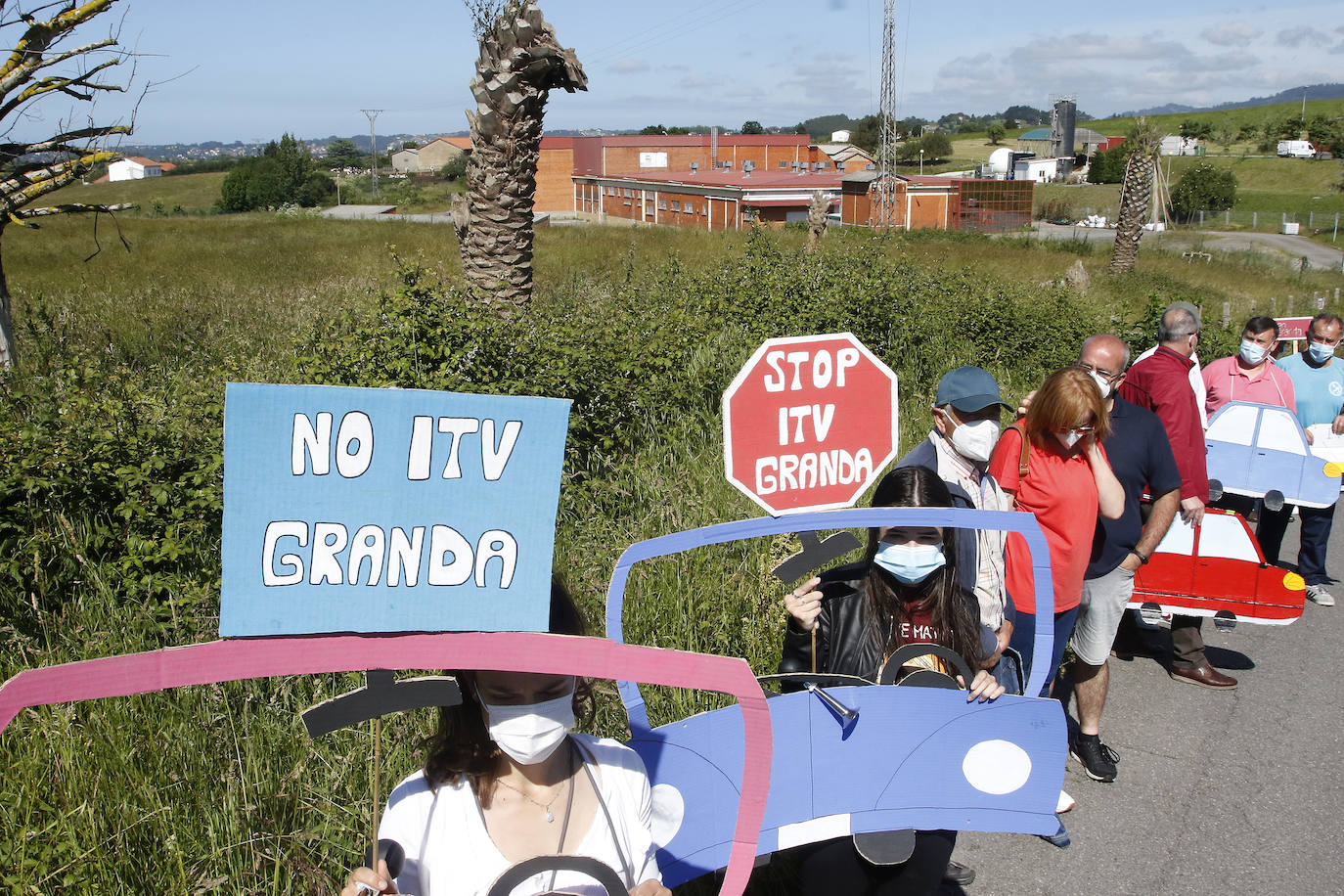 Los vecinos de Granda, en Gijón, volvieron a movilizarse este sábado para evitar que se instale en la parroquia una estación de ITV.