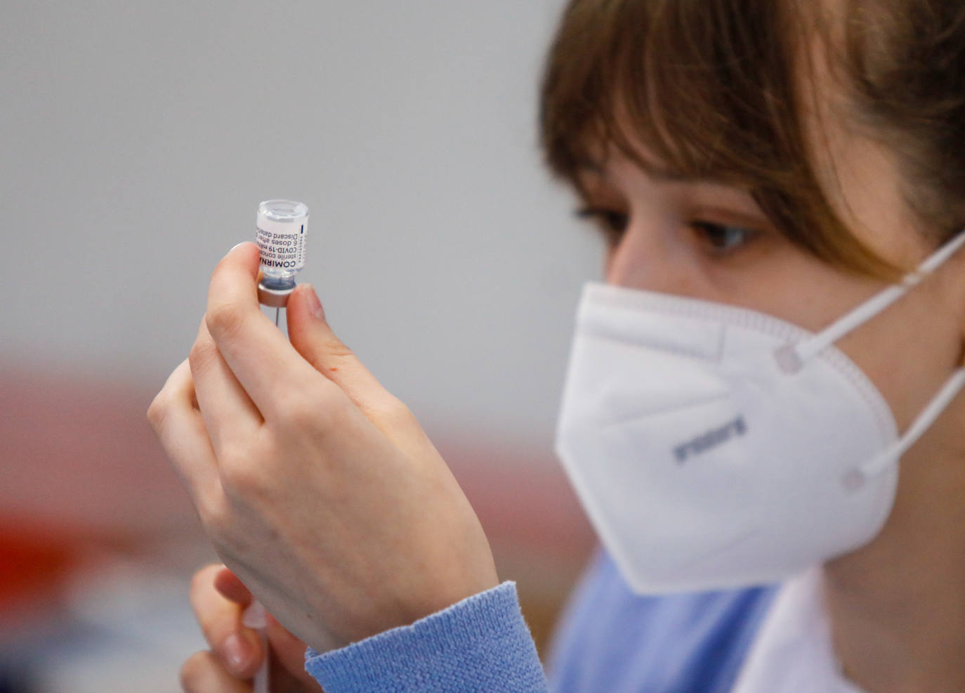 El estadio gijonés es desde este lunes nuevo punto de vacunación contra el coronavirus, en sustitución del Palacio de los Deportes