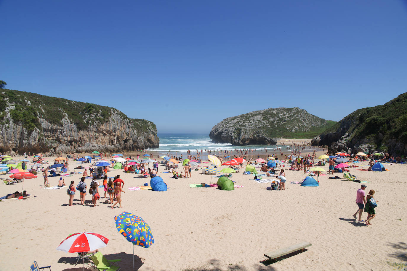 Playa de Cuevas del Mar, Llanes