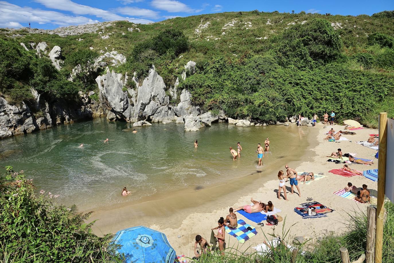 Playa de Gulpiyuri, Llanes