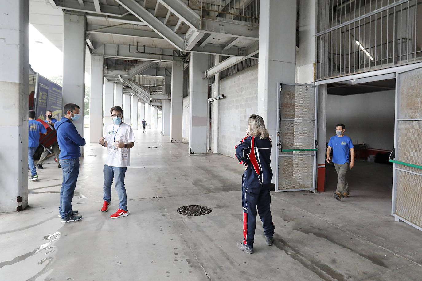 Fotos: El Molinón toma el relevo del Palacio de los Deportes como punto de vacunación