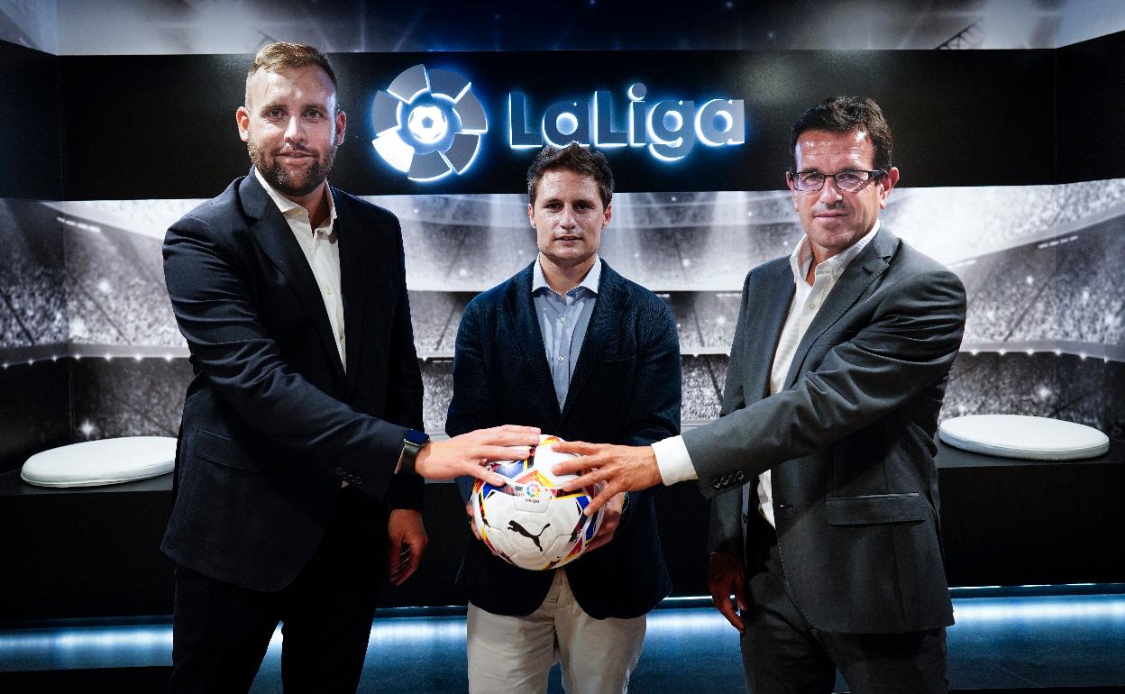 David García, responsable de marketing; Óscar Mayo, director ejecutvo de LaLiga; e Iñigo Olaizola, director de la Donosti Cup.