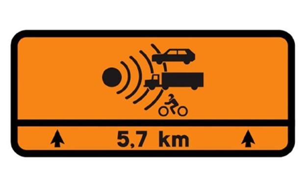 La DGT despeja las dudas sobre la señal naranja de doble advertencia que encontramos en muchas carreteras