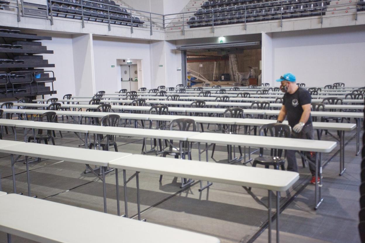 Últimos preparativos en El Quirinal, en Avilés. 