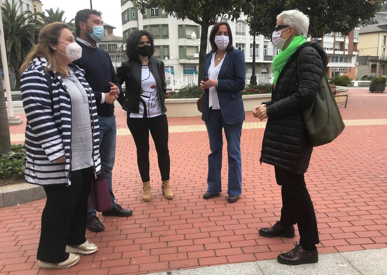 Un momento de la reunión entre el Principado y el Ayuntamiento de Valdés. 