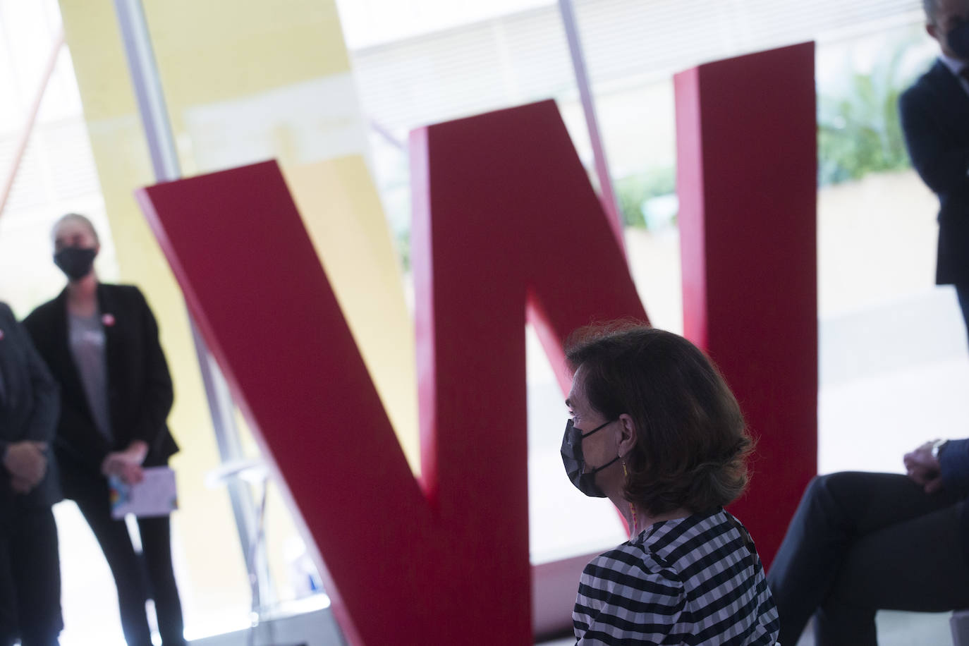 Carmen Calvo, con la W del Santander WomenNOW al fondo.