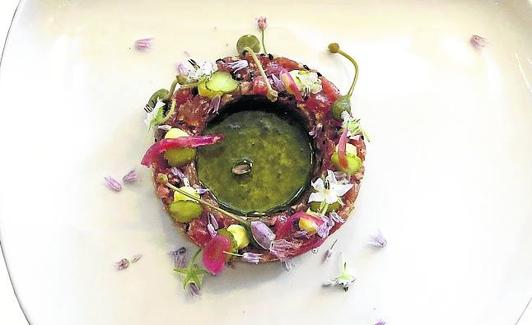 Tartar de atún rojo, encurtidos y mahonesa de mostaza de El Cencerro de Gijón