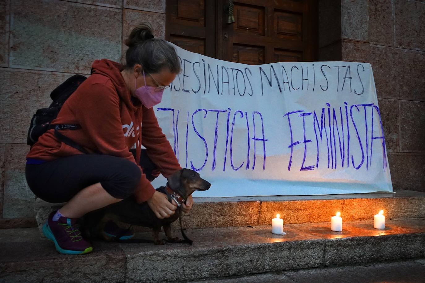 Las concentraciones en repulsa del asesinato a manos de su padre de la pequeña Olivia y de la desaparición de su hermana Anna se han sucedido a lo largo de los principales municipios de Asturias. Los manifestantes también han mostrado su repulsa ante el asesinato de Rocío, después de que su expareja y padre de su bebé de cuatro meses, confesase haberla matado. 