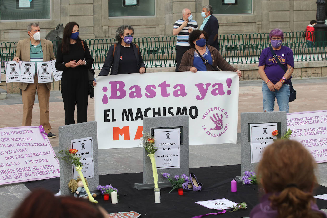 Las concentraciones en repulsa del asesinato a manos de su padre de la pequeña Olivia y de la desaparición de su hermana Anna se han sucedido a lo largo de los principales municipios de Asturias. Los manifestantes también han mostrado su repulsa ante el asesinato de Rocío, después de que su expareja y padre de su bebé de cuatro meses, confesase haberla matado. 