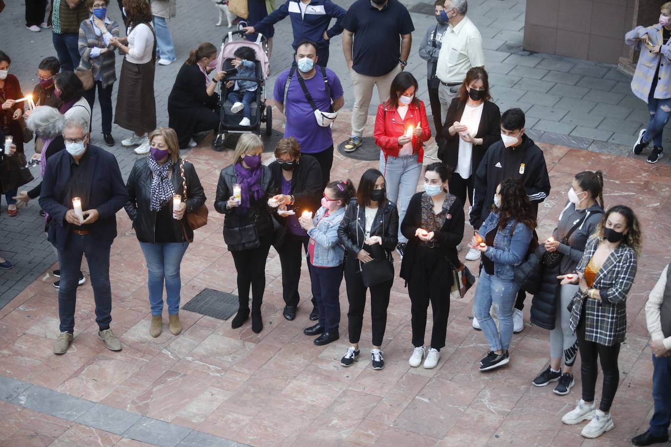 Las concentraciones en repulsa del asesinato a manos de su padre de la pequeña Olivia y de la desaparición de su hermana Anna se han sucedido a lo largo de los principales municipios de Asturias. Los manifestantes también han mostrado su repulsa ante el asesinato de Rocío, después de que su expareja y padre de su bebé de cuatro meses, confesase haberla matado. 