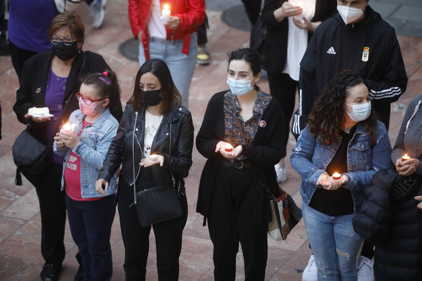 Las concentraciones en repulsa del asesinato a manos de su padre de la pequeña Olivia y de la desaparición de su hermana Anna se han sucedido a lo largo de los principales municipios de Asturias. Los manifestantes también han mostrado su repulsa ante el asesinato de Rocío, después de que su expareja y padre de su bebé de cuatro meses, confesase haberla matado. 