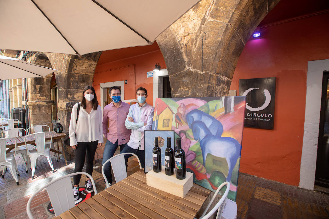 El Famous Wine Festival da el pistoletazo de salida a diez días en los que los vinos de bodegas propiedad de famosos como Sting o Francis Ford Coppola llenarán copas en Avilés y Castrillón.