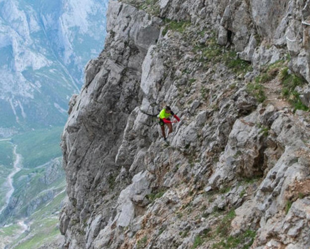 Manuel Merillas, que pulverizó su récord, se abre paso en una de las partes más técnicas del recorrido. 