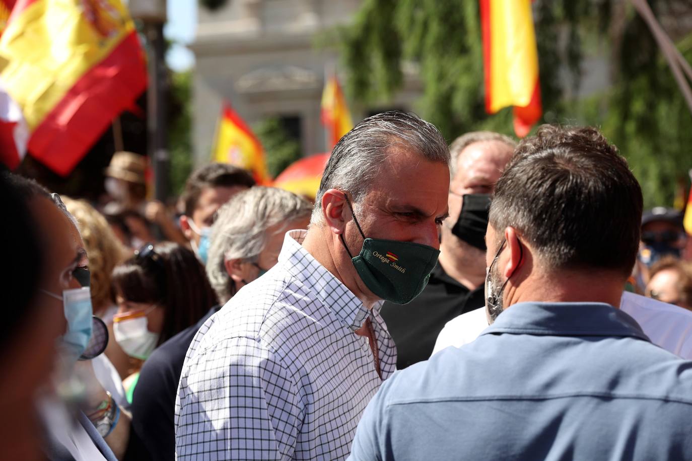 Miles de personas se han manifestado en la plaza de Colón de Madrid contra los indultos a los presos del procés. Entre los asistentes, los líderes del PP, Pablo Casado, Vox, Santiago Abascal, y Ciudadanos, Inés Arrimadas.