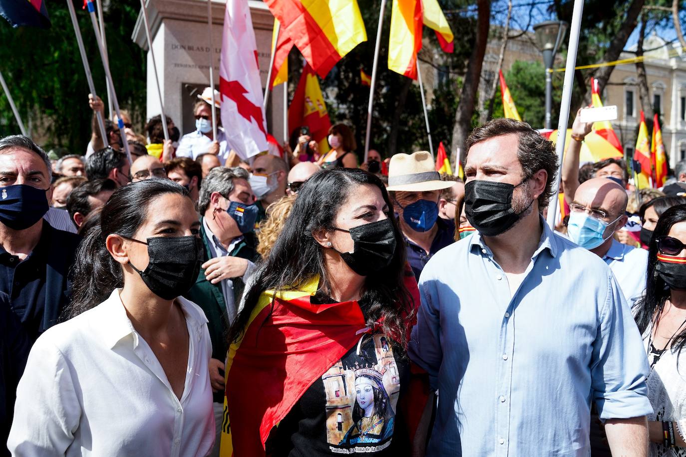 Miles de personas se han manifestado en la plaza de Colón de Madrid contra los indultos a los presos del procés. Entre los asistentes, los líderes del PP, Pablo Casado, Vox, Santiago Abascal, y Ciudadanos, Inés Arrimadas.