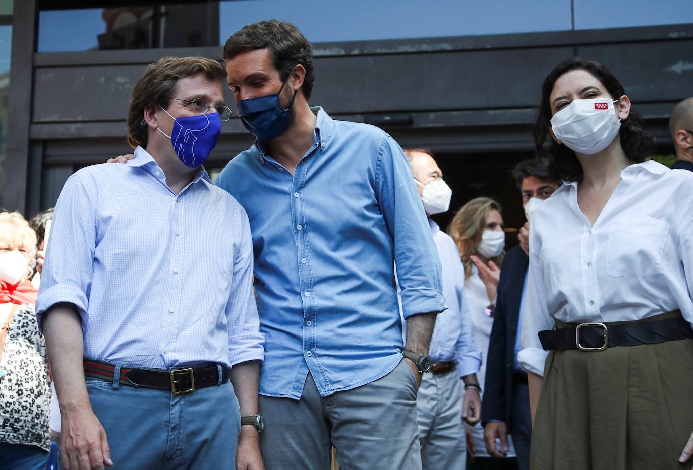 Miles de personas se han manifestado en la plaza de Colón de Madrid contra los indultos a los presos del procés. Entre los asistentes, los líderes del PP, Pablo Casado, Vox, Santiago Abascal, y Ciudadanos, Inés Arrimadas.