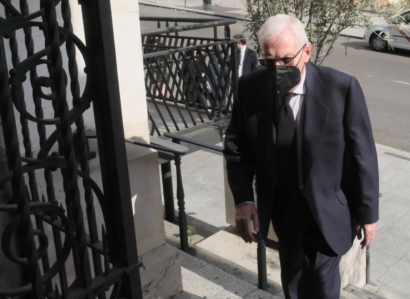 La cripta de la Catedral de La Almudena acogió ayer el funeral por la mujer de Víctor García de la Concha, fallecida el pasado 13 de mayo.