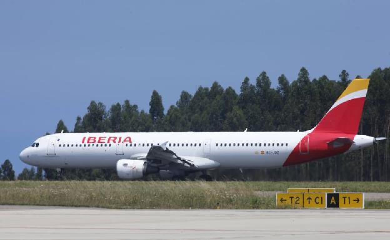 Los atascos de la 'Y' hicieron perder un vuelo a una veintena de pasajeros