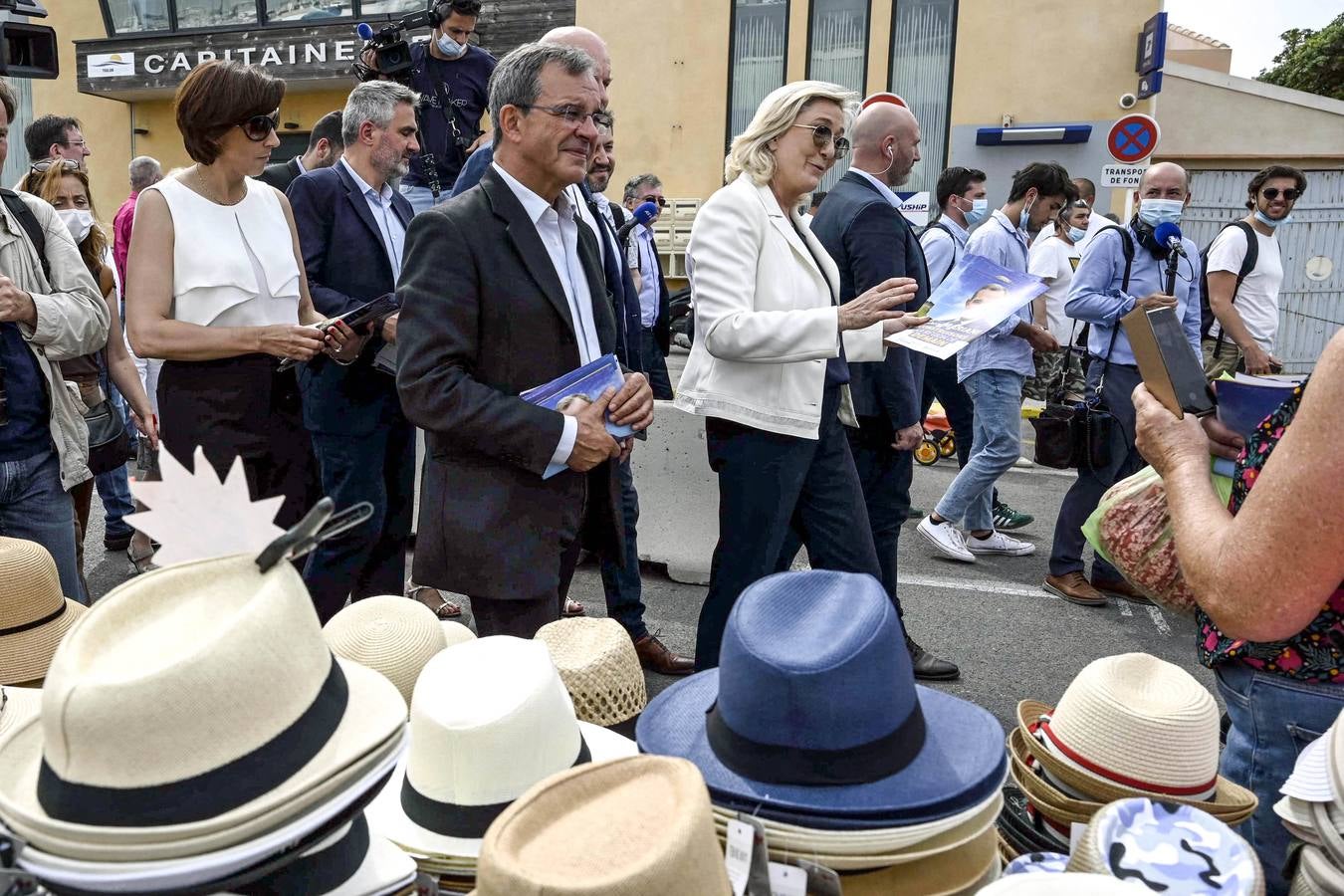 Desde el pasado jueves en Francia ya no es obligatorio utilizar mascarilla al aire libre