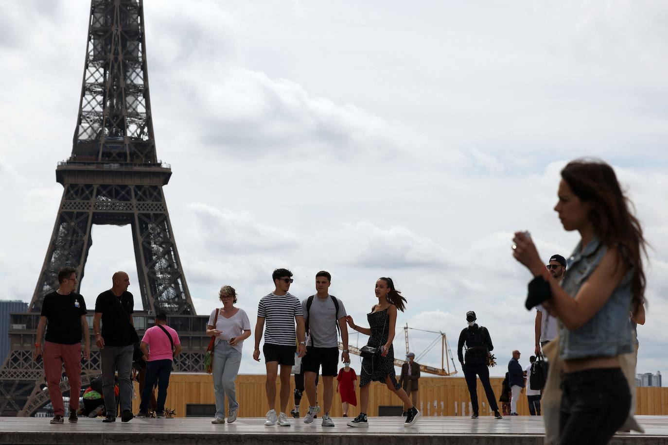 Desde el pasado jueves en Francia ya no es obligatorio utilizar mascarilla al aire libre