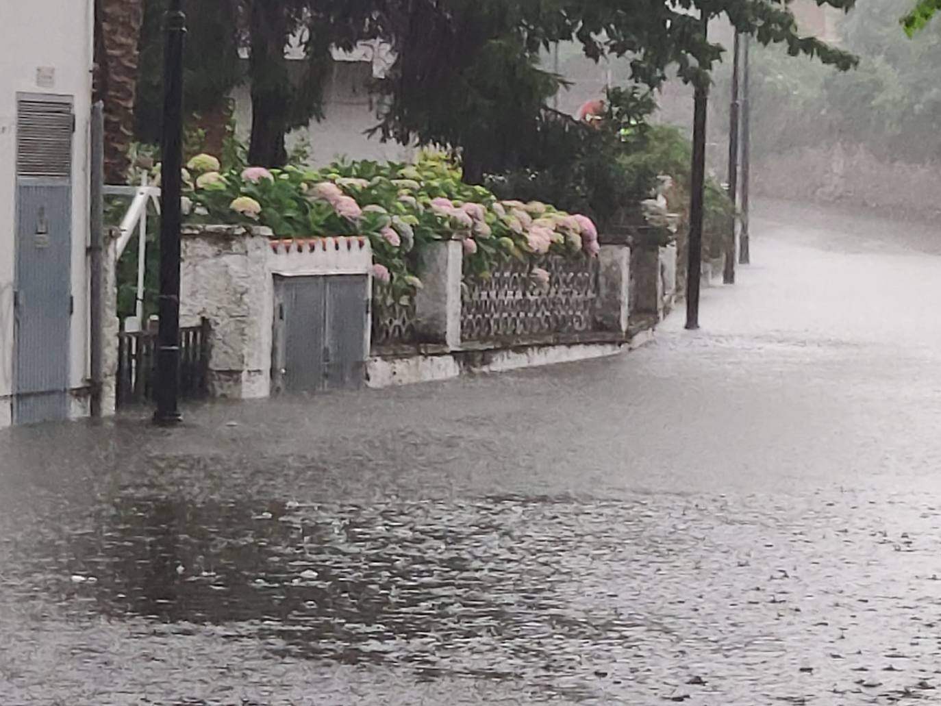 Las lluvias en el oriente asturiano afectaron a Cué, Balmorí, Celorio y Turón, entre otros. 