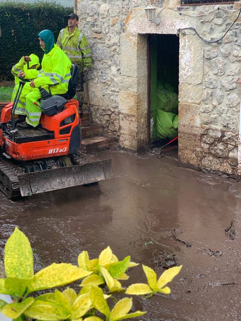 Las lluvias en el oriente asturiano afectaron a Cué, Balmorí, Celorio, Riego y Turón, entre otros. 