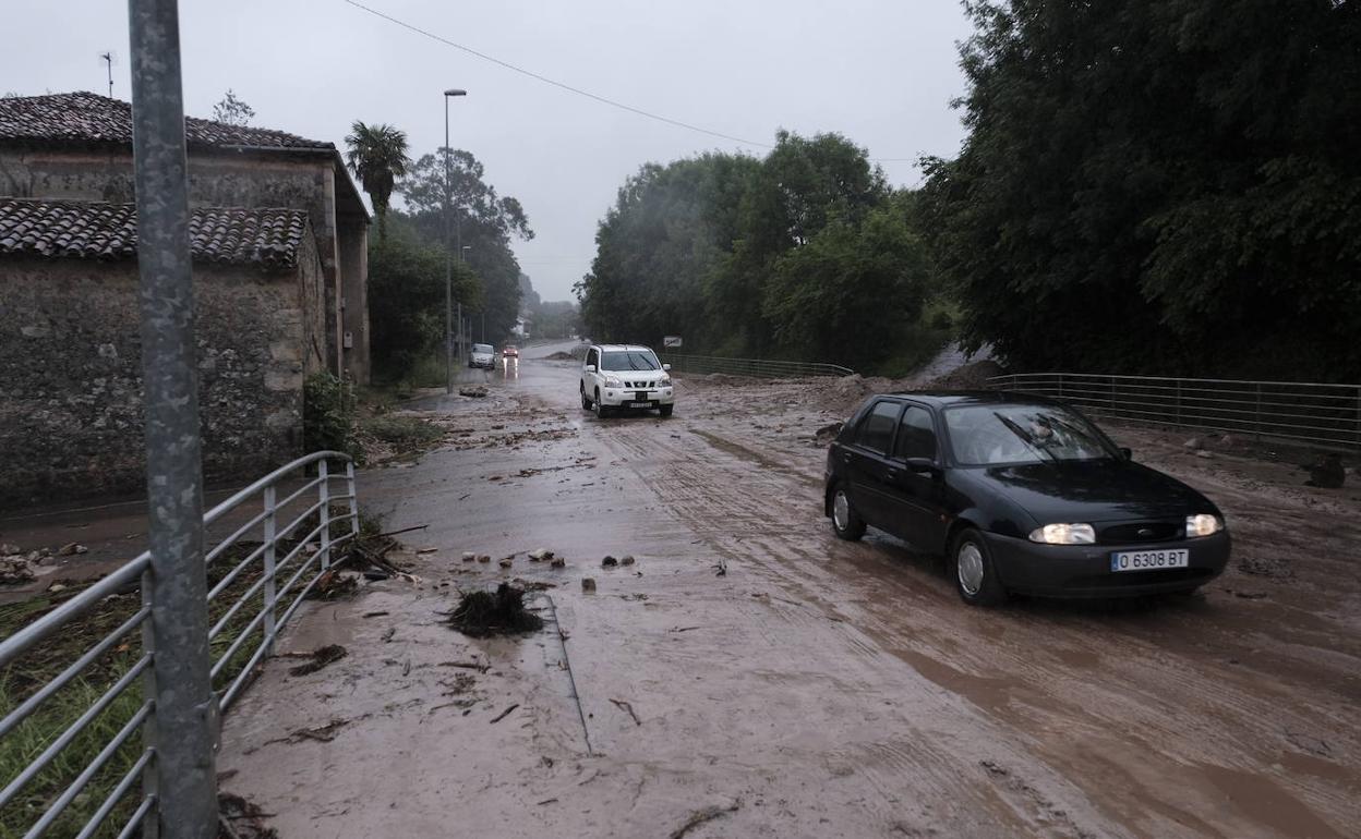 Las lluvias dejaron muchos daños en Llanes. 