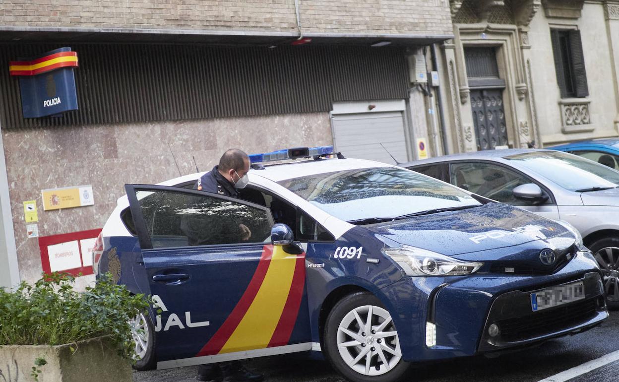 La Policía detiene a un hombre que maltrataba y retenía a una mujer embarazada que pidió auxilio a través de una nota arrojada por la ventana