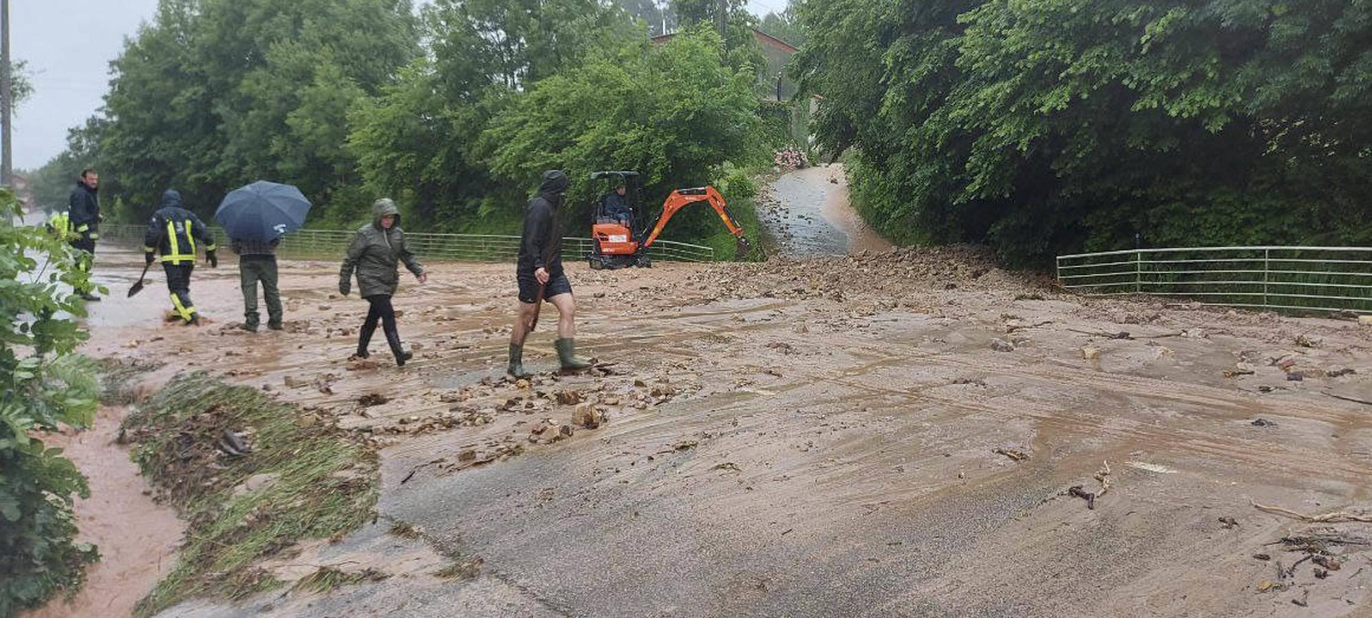 Las lluvias en el oriente asturiano afectaron a Cué, Balmorí, Celorio, Riego y Turón, entre otros. 