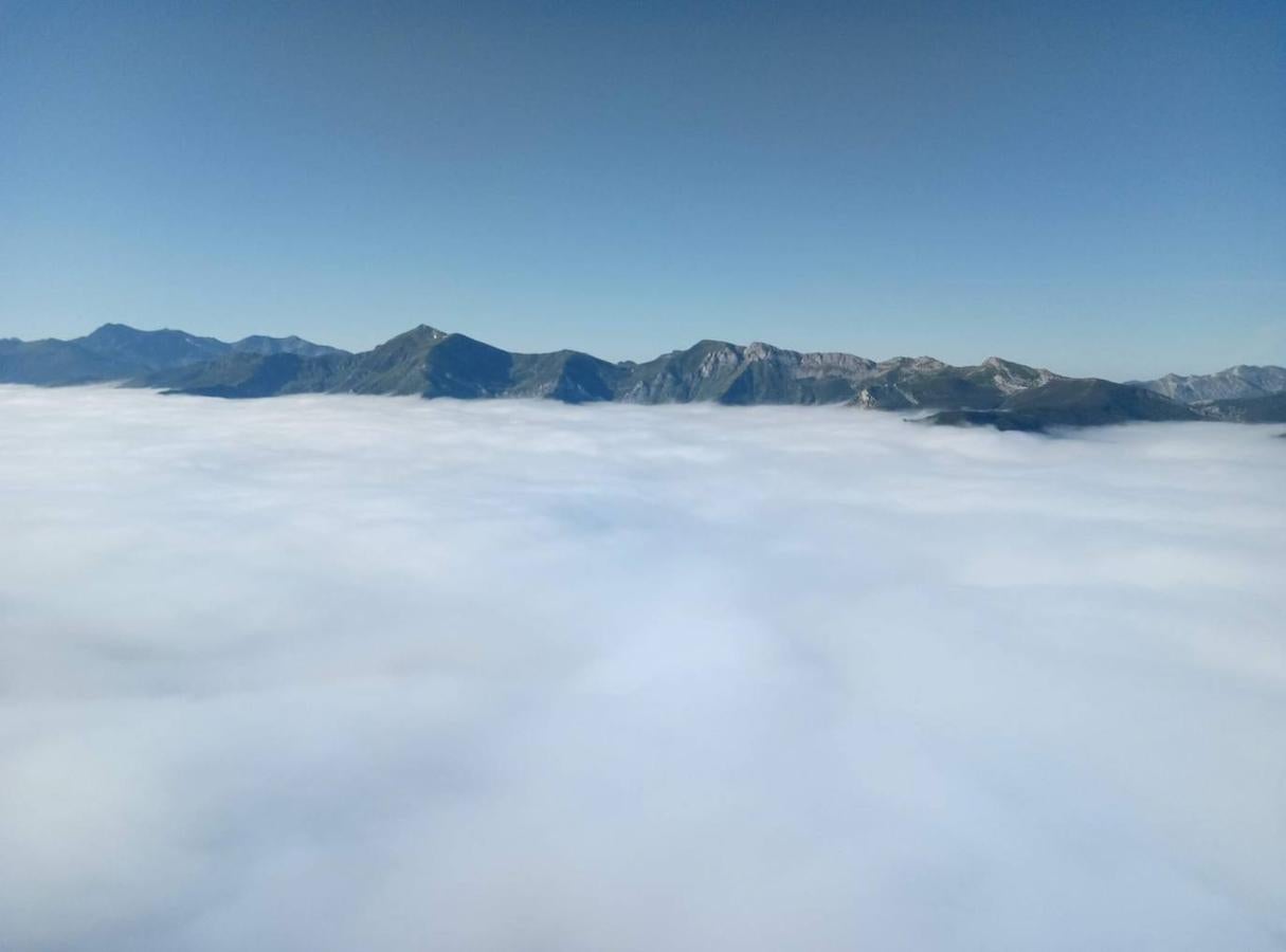 Mar de nubes frente a la Cordillera Cantábrica.