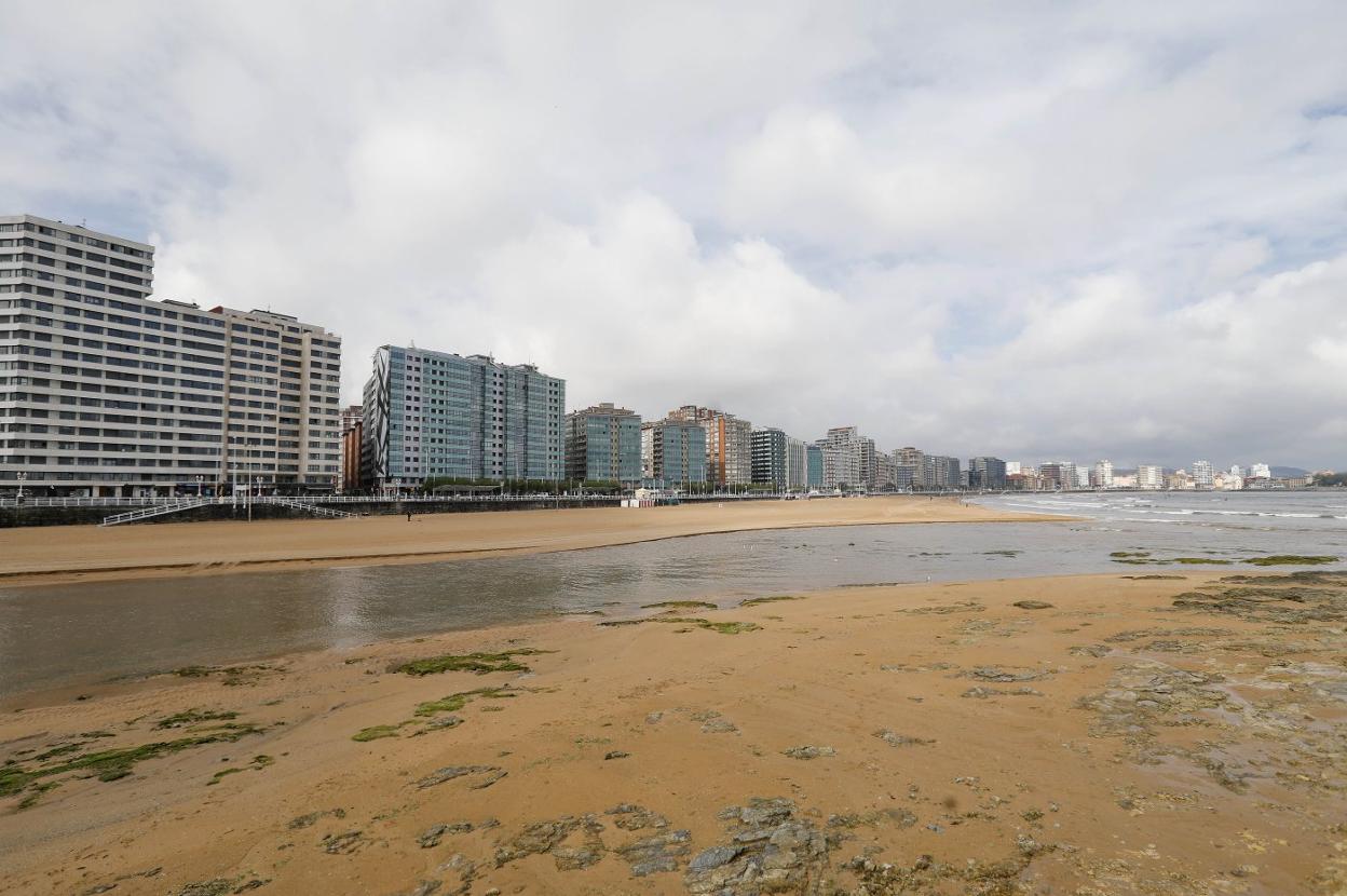 Tramo de la playa reabierto ayer tras levantarse el protocolo por eventos contaminantes. 