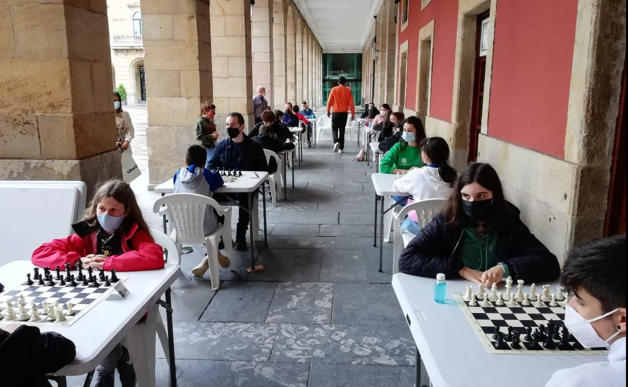 Panorámica del escenario de juego en la Plaza Mayor gijonesa.