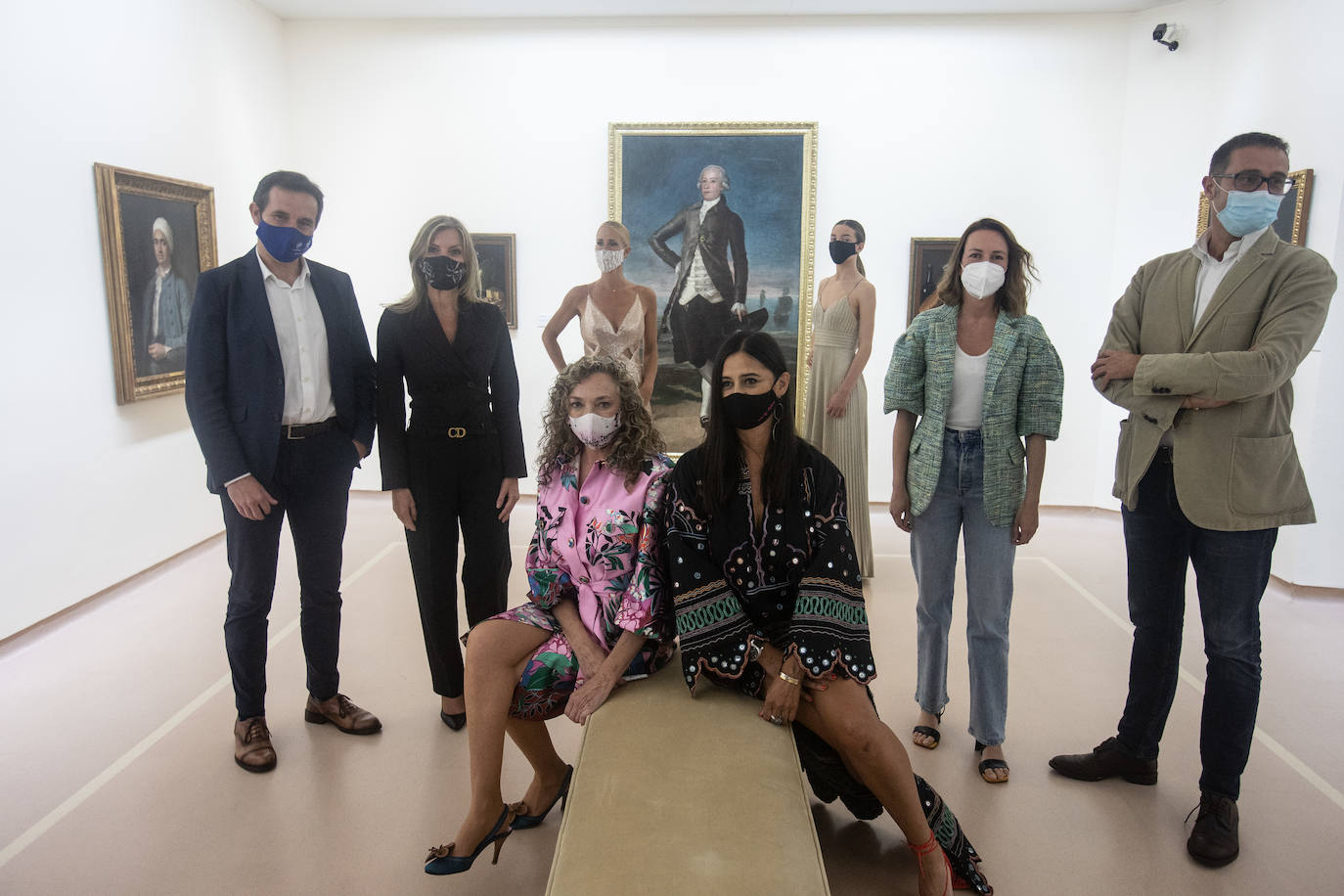 Los diseñadores Custo Barcelona y Lola Casademunt serán algunos de los que participen el próximo miércoles en los desfiles de la cuarta edición de la Pasarela Campoamor, que se presentó este martes en el Teatro Campoamor.