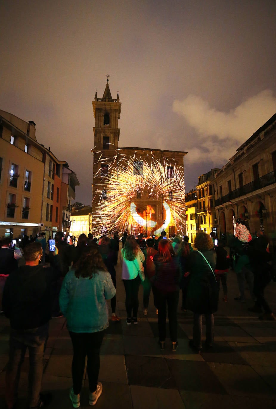 No hubo hogueras ni grandes aglomeraciones, pero los ayuntamientos asturianos quisieron celebrar San Juan de una manera diferente.